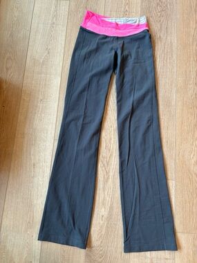Y2K low rise Lululemon grey Yoga Pants with Pink Waistband long length size 6